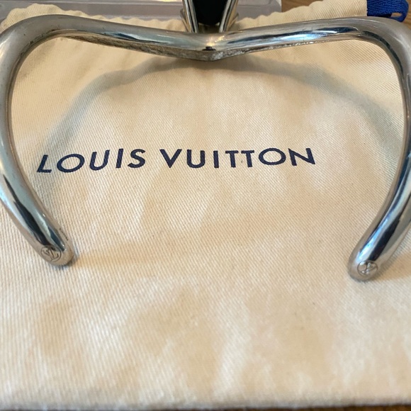 Louis Vuitton Silver V Necklace - Picture 11 of 13